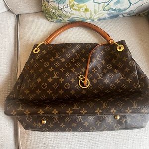Louis Vuitton Artsy- Classic Monogram